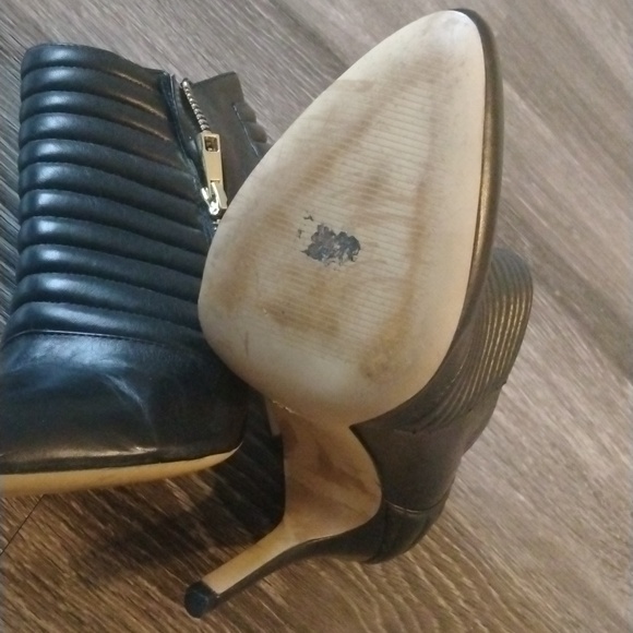 ANN TAYLOR- Black Leather Booties Size 8.5 - Picture 6 of 6